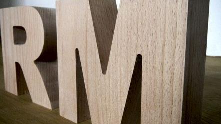 Holzbuchstaben gefräst 