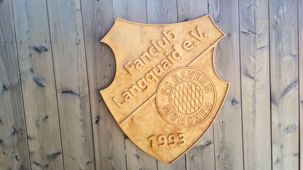 Holzschilder | Wegbeschilderung fräsen und gravieren