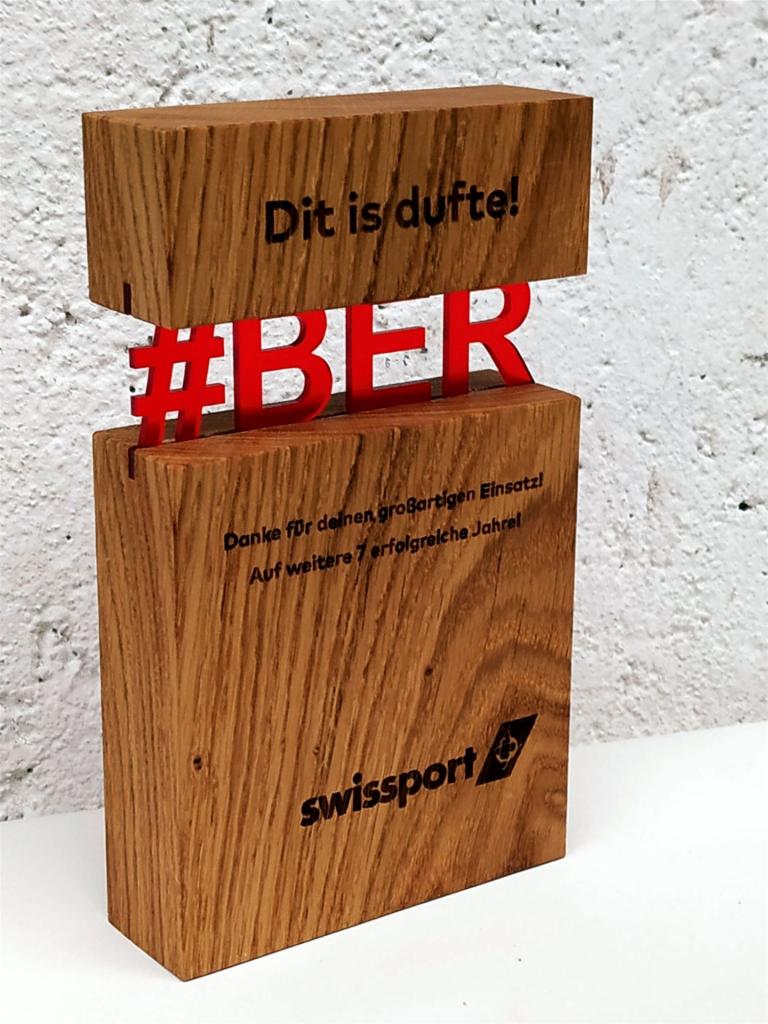 Eichenpokal mit Acrylschrift