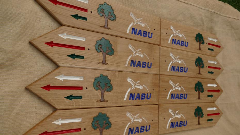 Wegweiser Schild Nabu Naturlehrpfad
