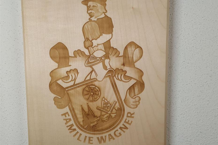 Gelasertes Holzschild mit Wappen